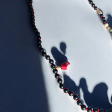 Cargar imagen en el visor de la galería, Colgante Broche Cora