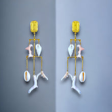 Cargar imagen en el visor de la galería, Aro Puppet Shell