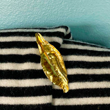 Cargar imagen en el visor de la galería, Broche Magnolia