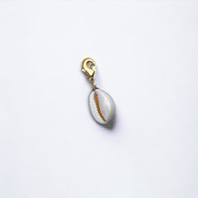 Cargar imagen en el visor de la galería, Colgante Broche Pipa