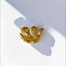 Cargar imagen en el visor de la galería, Broche Vintage Volute