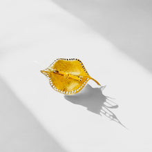 Cargar imagen en el visor de la galería, Broche Vintage Mousse