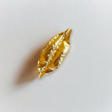 Cargar imagen en el visor de la galería, Broche Magnolia