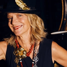 Cargar imagen en el visor de la galería, Broche Camelia