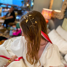 Cargar imagen en el visor de la galería, Tocado/ Broche Celebrate ARRIENDO