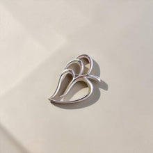 Cargar imagen en el visor de la galería, Broche Vintage Lotus
