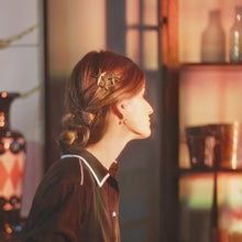 Cargar imagen en el visor de la galería, Tocado Cosmos
