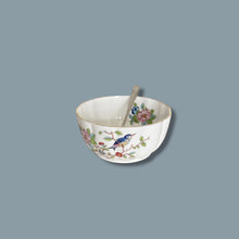 Cargar imagen en el visor de la galería, Pocillo Porcelana Pájaros Ingles Mediano
