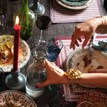 Cargar imagen en el visor de la galería, Broche Camelia
